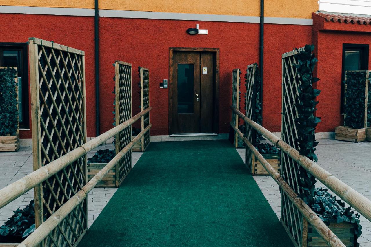 Hotel La Food & Drink For Rent - No Reception - *